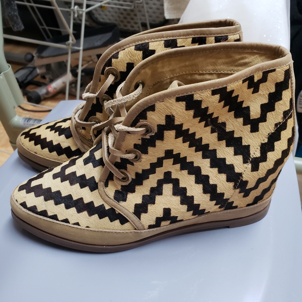 80%20 | Eliote Toggle Geometric Wedges